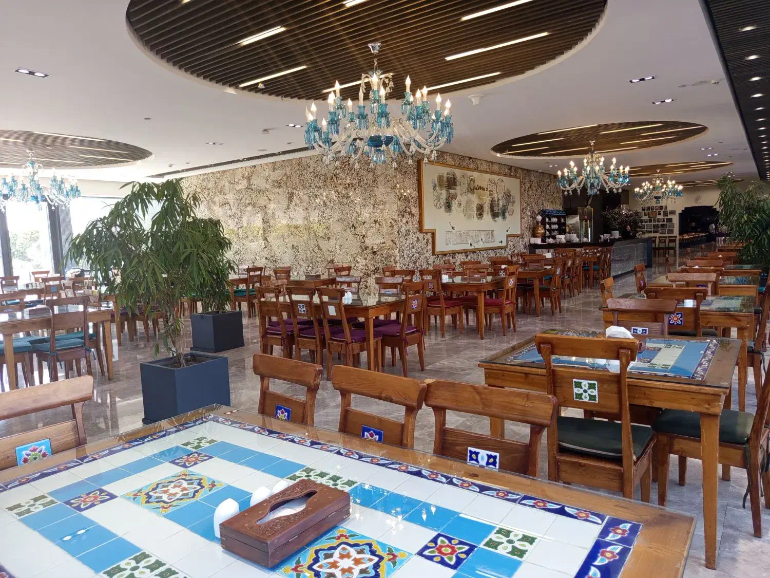 پارکبان خوشامدگو نگهبان رستوران حکیمیه|استخدام خدمات فروشگاه و رستوران|تهران, حکیمیه|دیوار