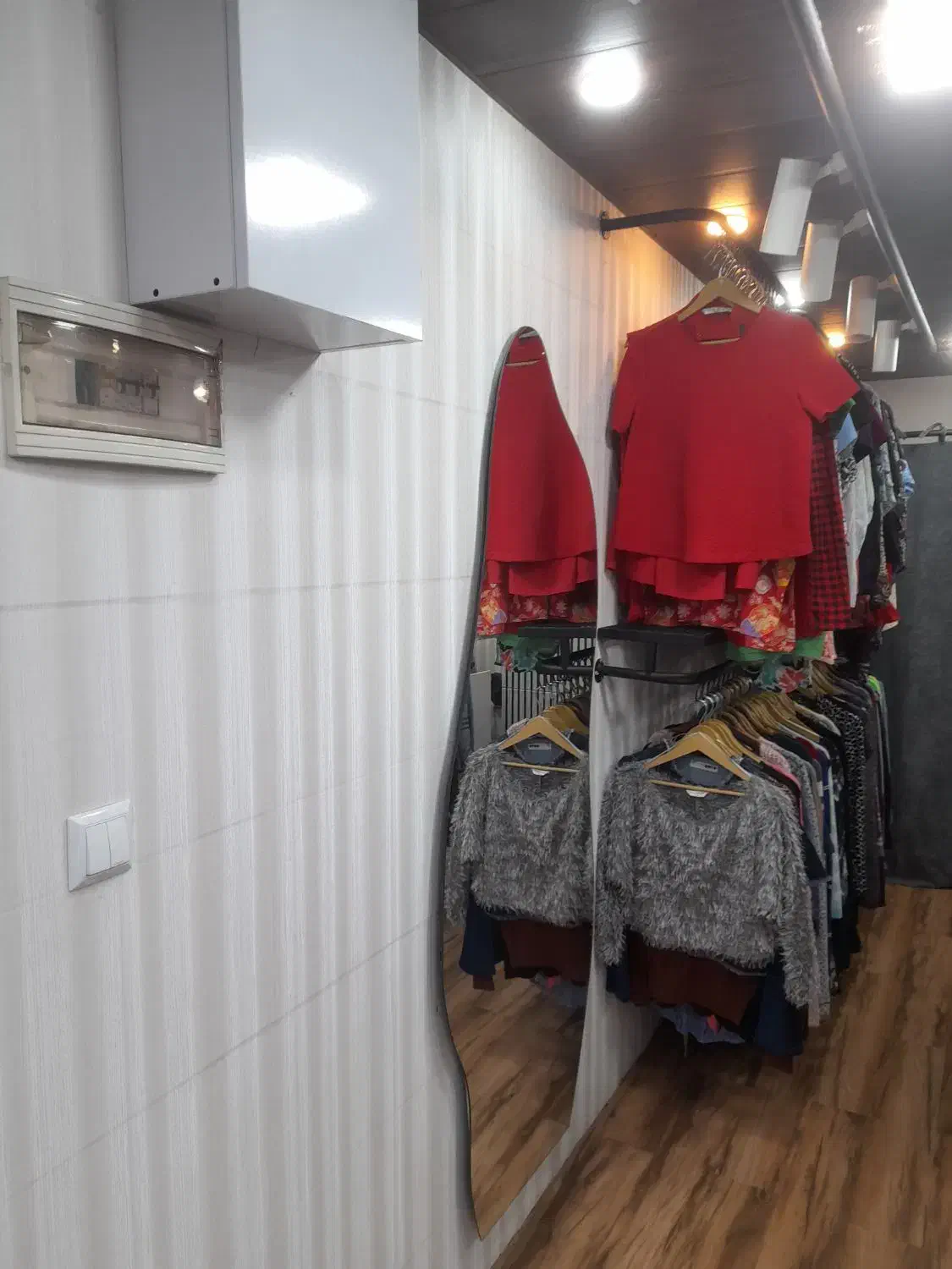 اجاره مغازه|اجارهٔ مغازه و غرفه|رشت, معلم|دیوار