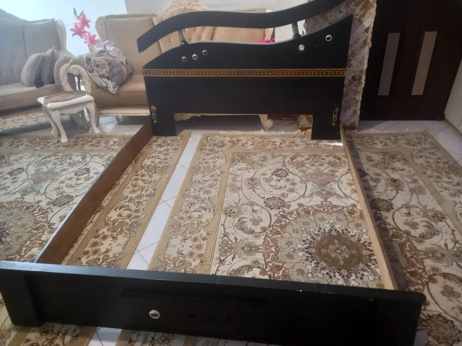 تخت|تخت و سرویس خواب|بومهن, |دیوار