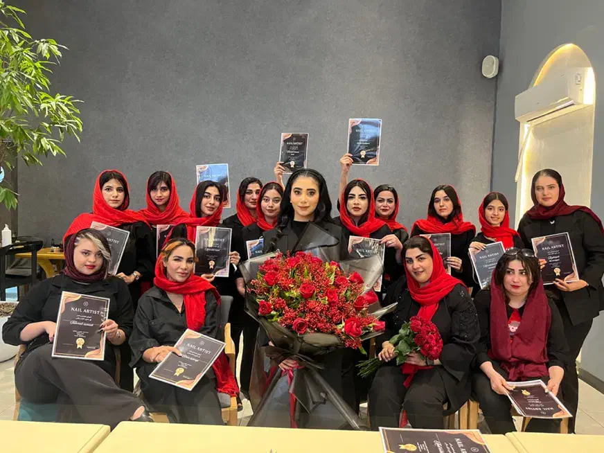 اموزش کاشت ناخن تخصصی کرمان محدوده هزارویکشب|خدمات آموزشی|کرمان, |دیوار