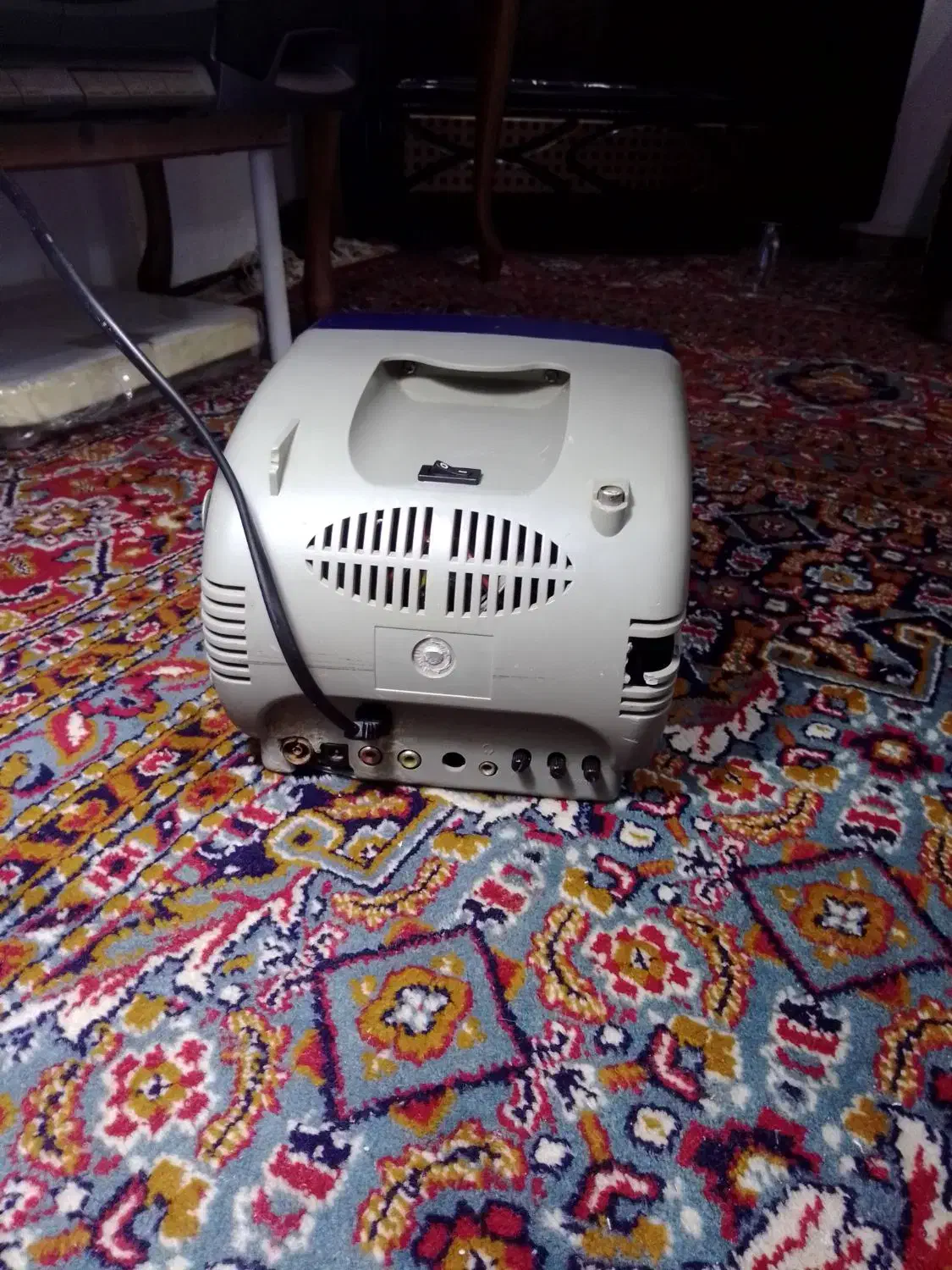 سیاه و سفید|تلویزیون و پروژکتور|رشت, پاستوریزه|دیوار