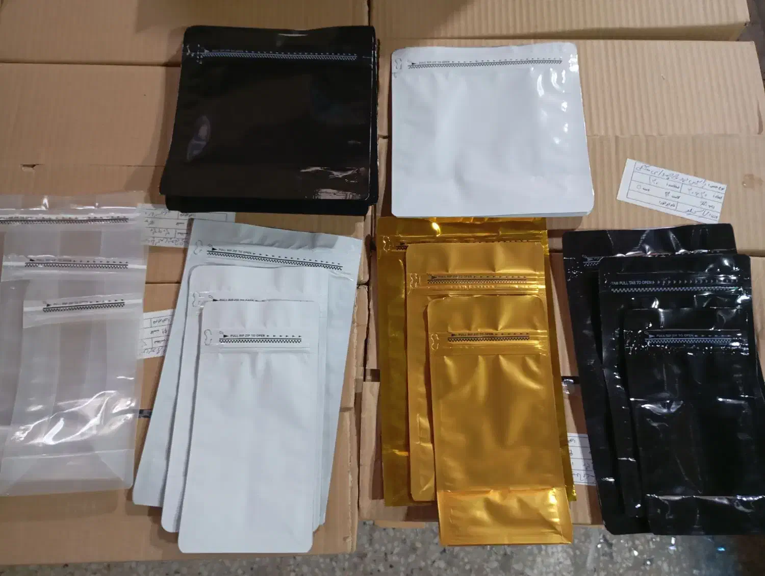 انواع پاکت های زیپدار ایستاده ساده و رنگی|ظروف نگهدارنده، پلاستیکی، یک‌بارمصرف|برخوار, |دیوار