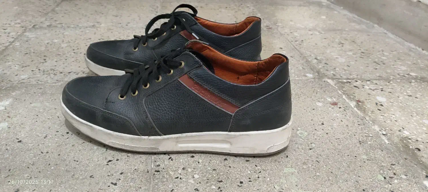 کفش تخت زیرسفید ، درحدنو 42، بدون سر سوزن زدگی|کیف، کفش، کمربند|خرمآباد, |دیوار