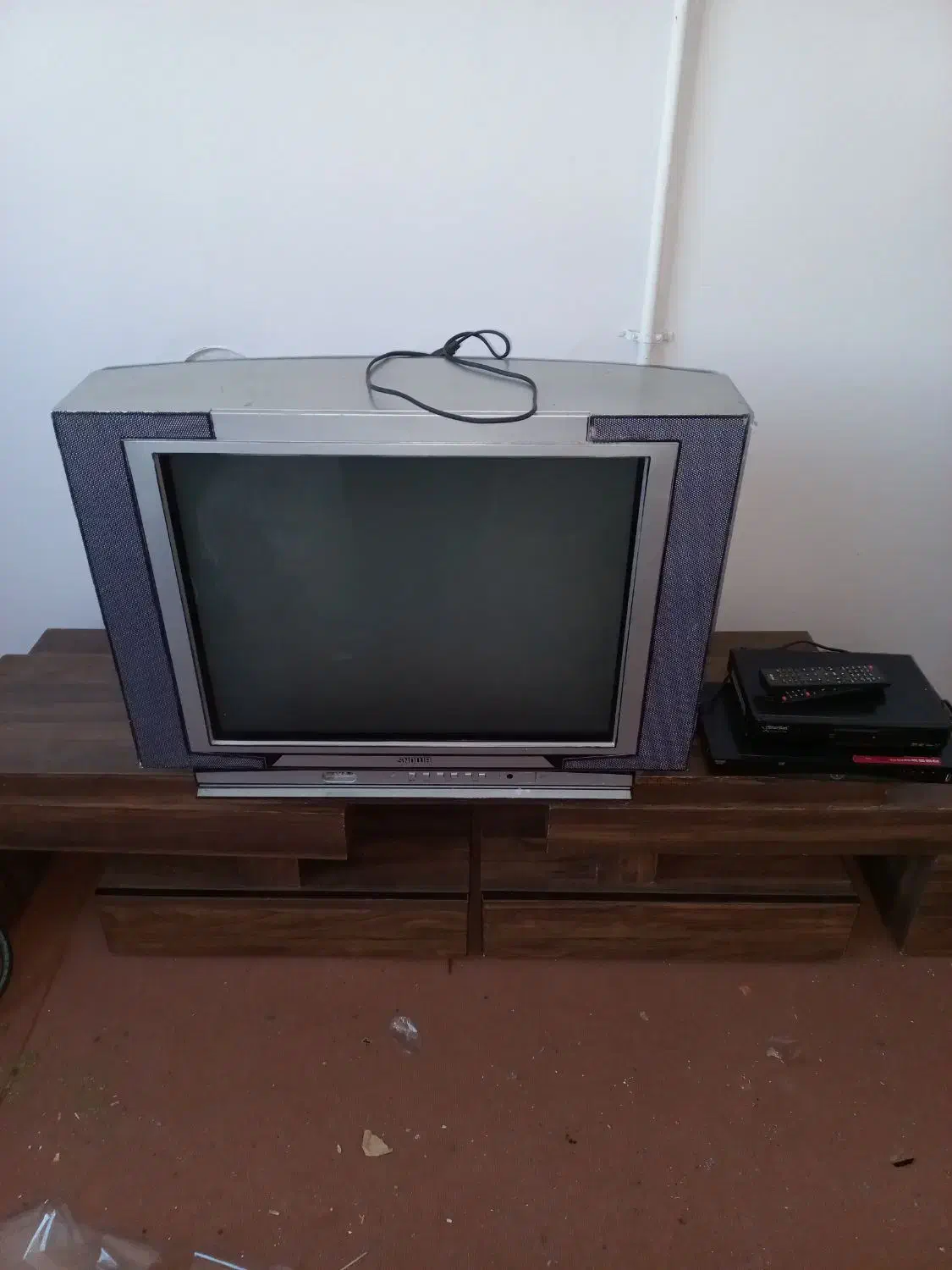 تلوزیون|تلویزیون و پروژکتور|صدرا-فارس, فاز ۱|دیوار