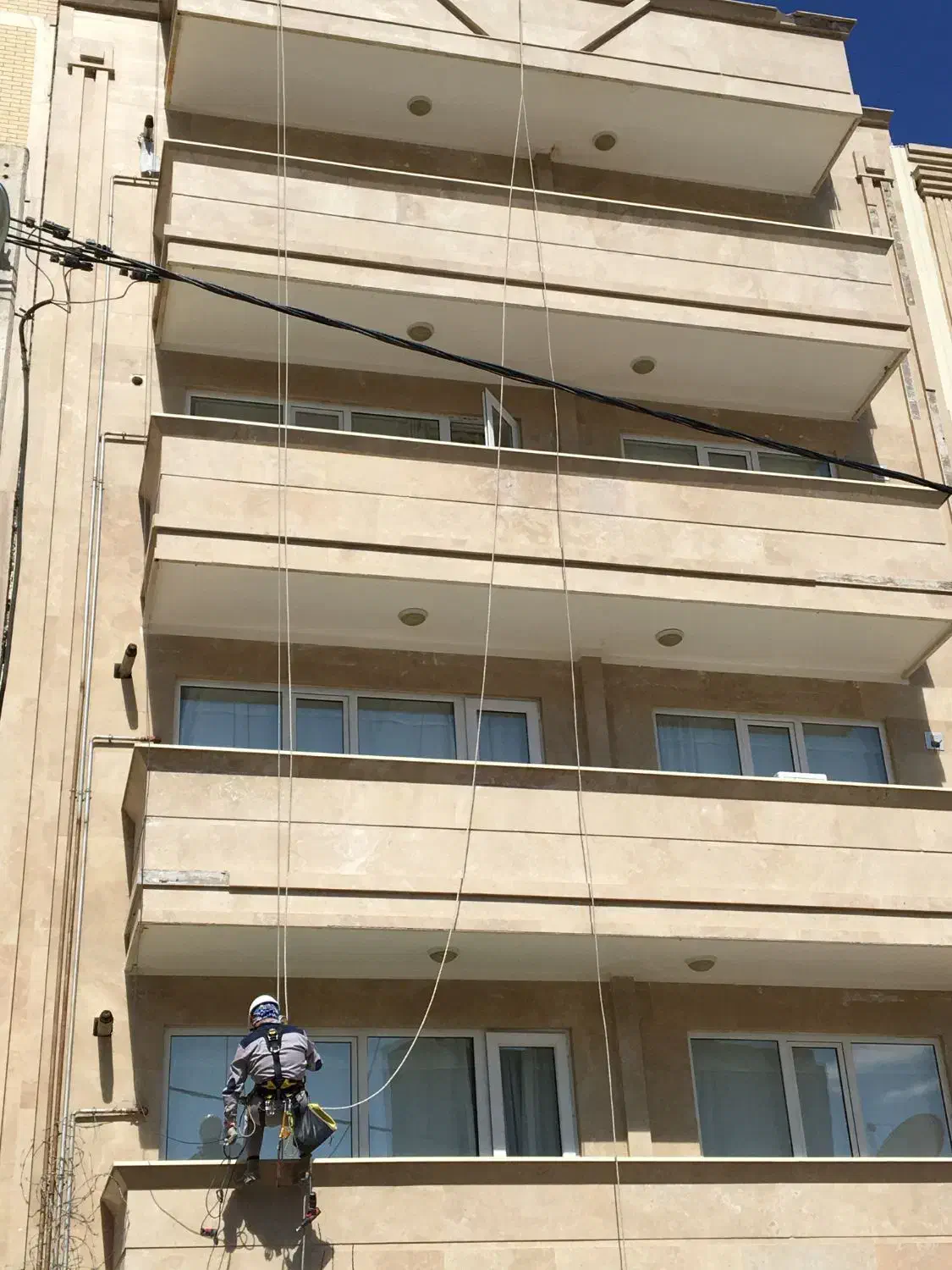 راپل کاری/کار در ارتفاع/پیچ روپلاک نما/شستشوی نما|خدمات پیشه و مهارت|تبریز, |دیوار