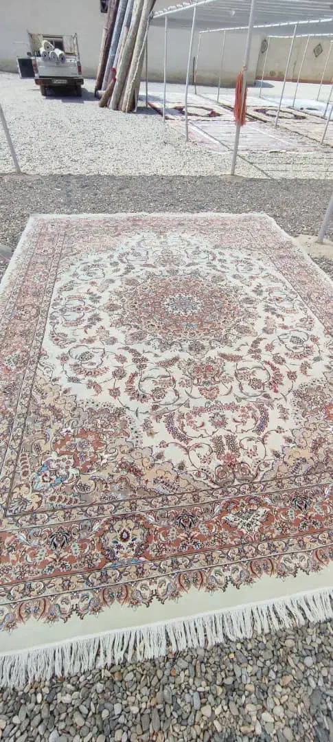 فرش ۷۰۰ شونه ۱۲ متری کرم|فرش|اصفهان, قهجاورستان|دیوار