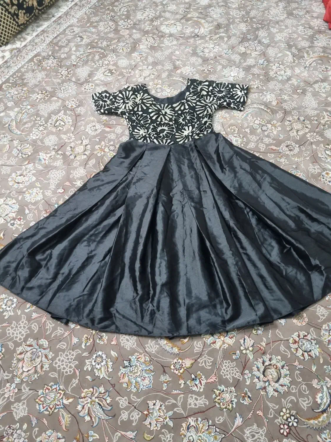 عروسکی لباس|گلیم، جاجیم، گبه|مشهد, کوه سنگی|دیوار