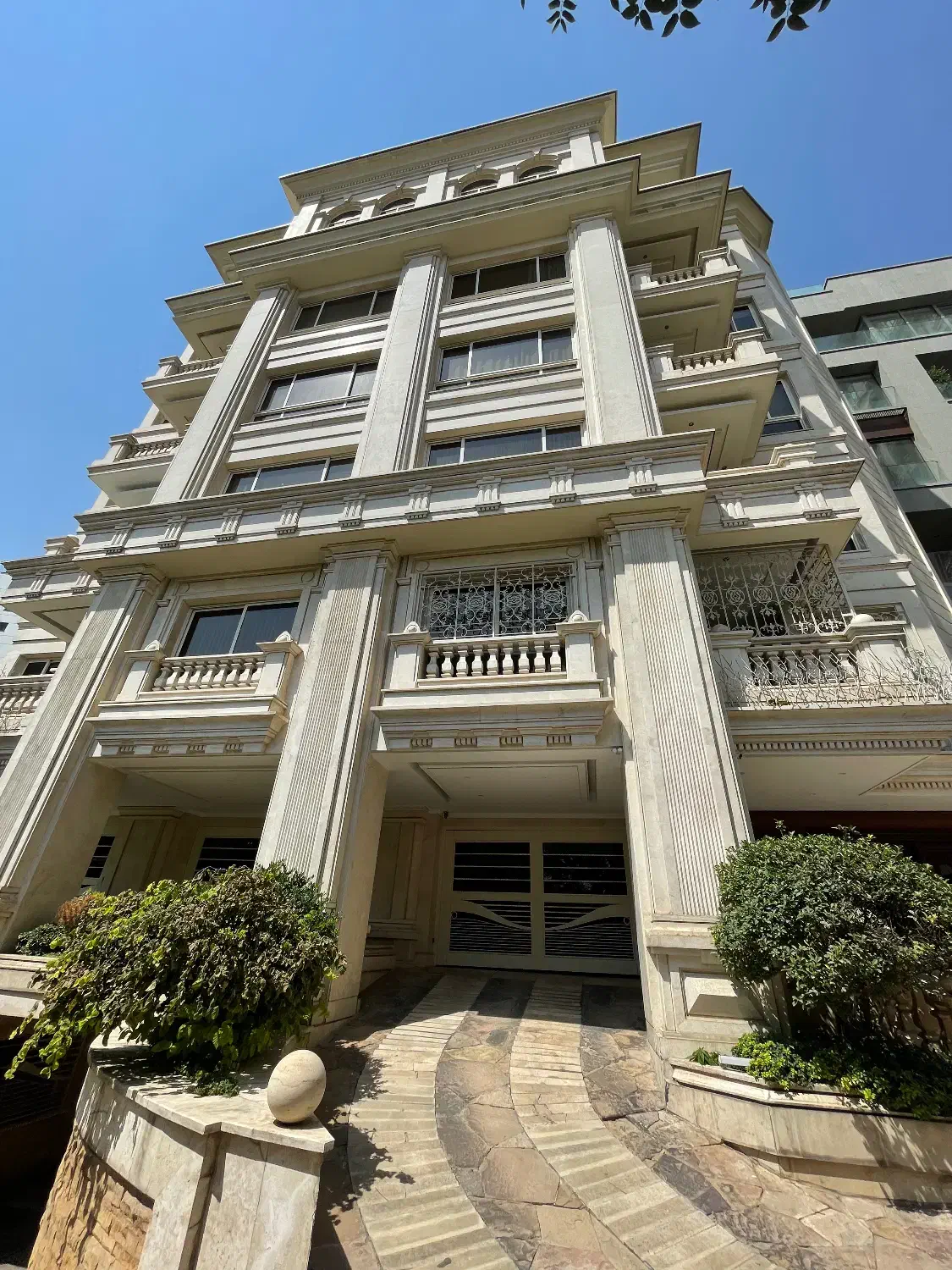 فرمانیه غربی ۲۱۰ متر مجموعه ای فاخر