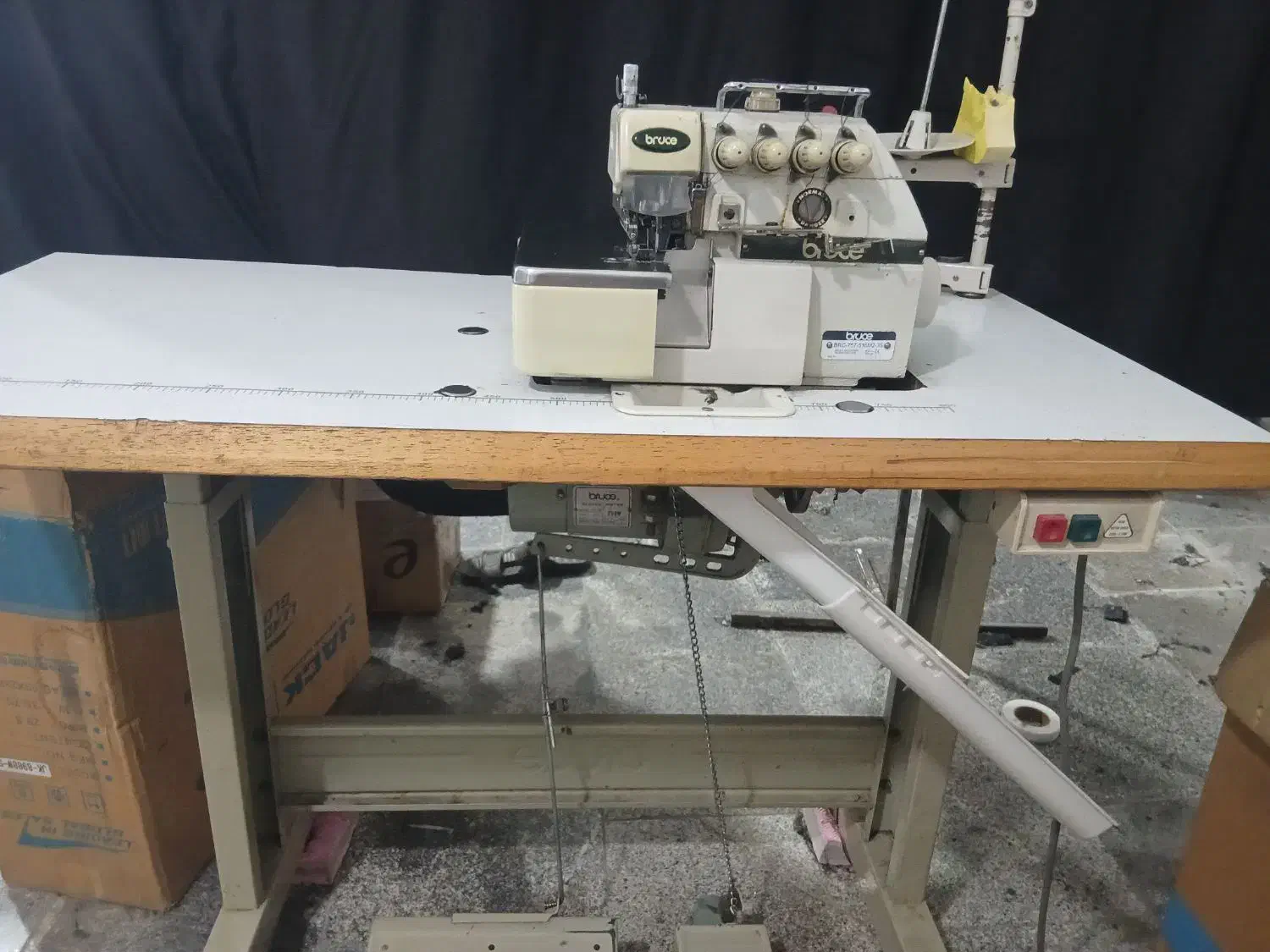 سردوز بروس ۵ نخ|چرخ خیاطی و ریسندگی|مشهد, نیزه|دیوار