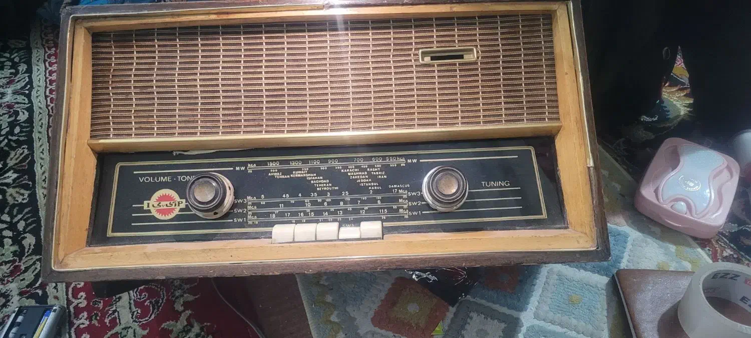 رادیو قدیمی|سیستم صوتی خانگی|صحنه, |دیوار