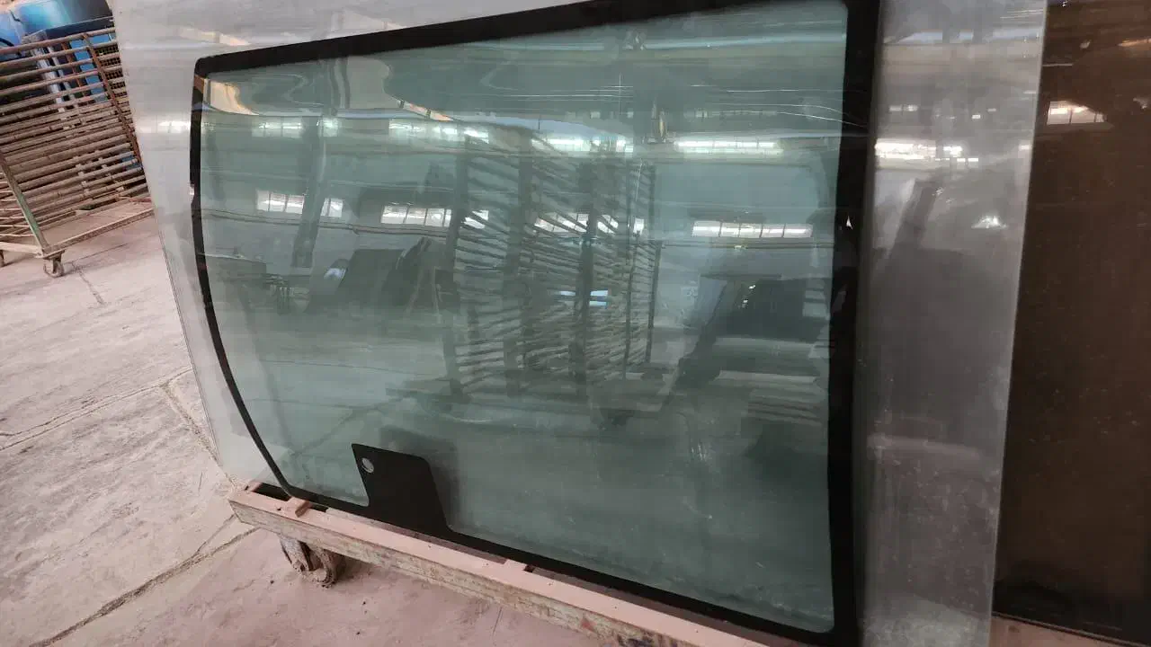 شیشه پنجره سمت راست بیل بکهو سنوپارس تراکتور|قطعات یدکی و لوازم جانبی|تهران, لاله زار|دیوار
