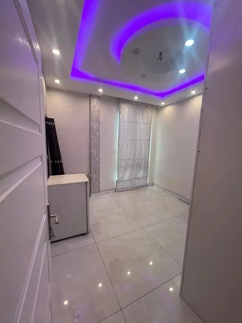 اتاق|اجارهٔ دفتر کار، اتاق اداری، مطب|تهران, درختی|دیوار