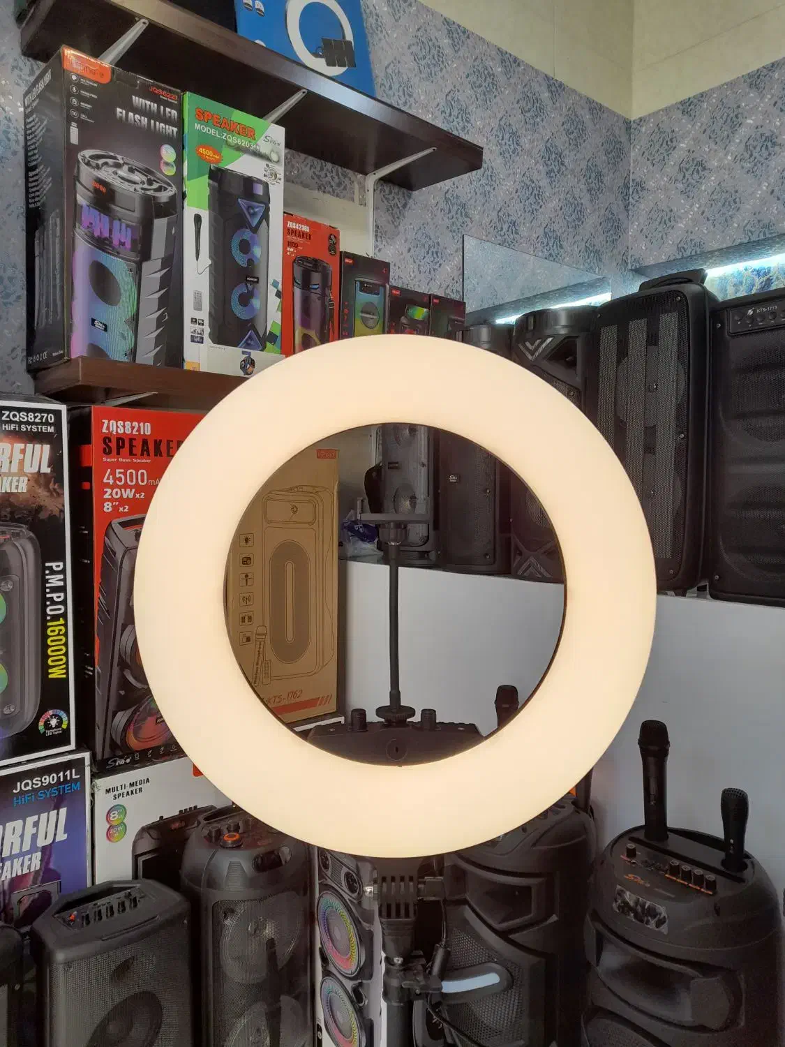 رینگ لایت پر قدرت حرفه ای + سه پایه (70 وات)|دوربین عکاسی و فیلم‌برداری|کرج, ساسانی (قلمستان)|دیوار