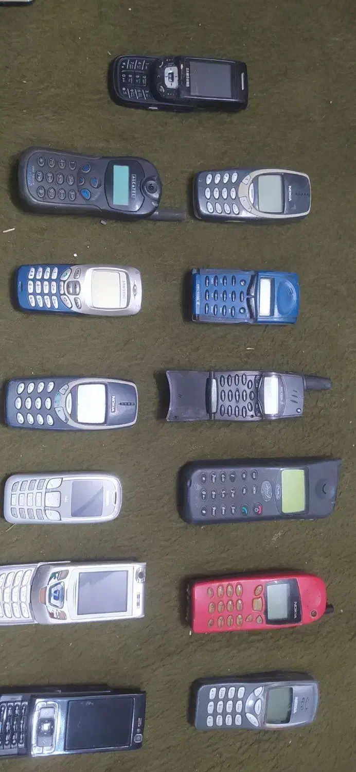 13گوشی قدیمی ویترینی|موبایل|برخوار, |دیوار