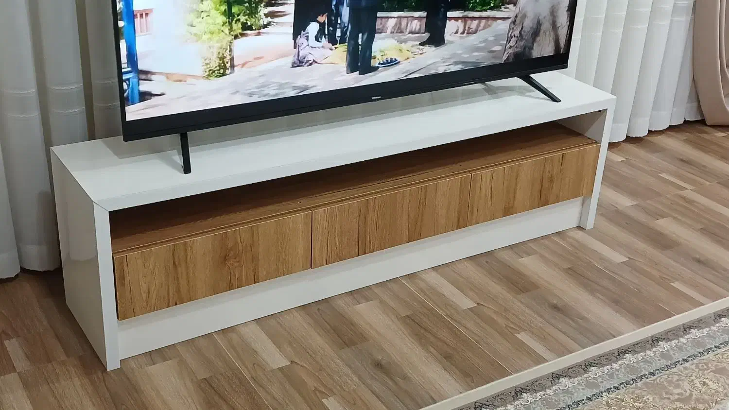 میز تلویزیون ۱ متر و ۶۵ سانتی بسیار تمیز|میز تلویزیون|اندیمشک, |دیوار