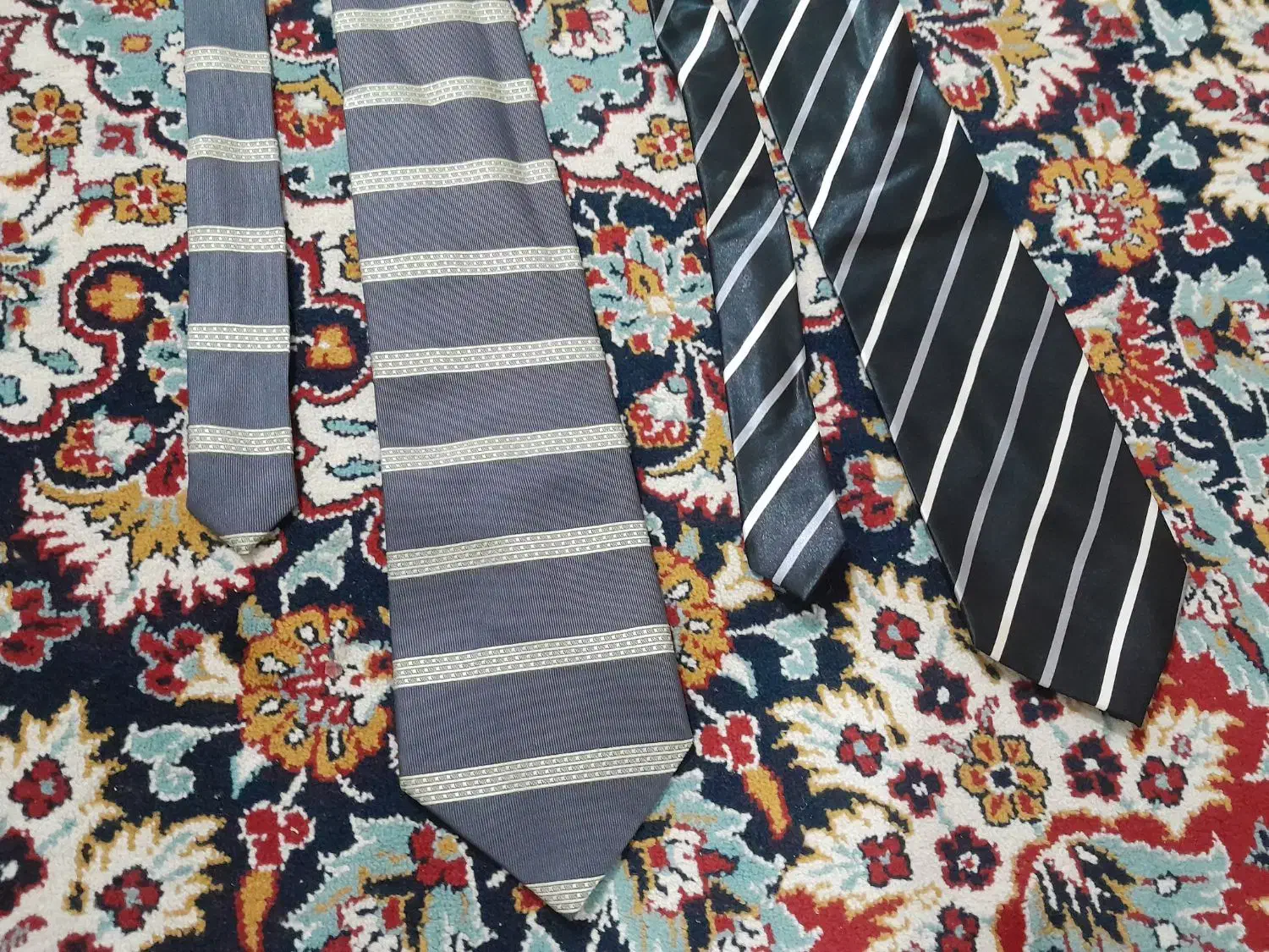 کراوات نو ۲ عدد|لباس|رشت, کوی فکوری|دیوار