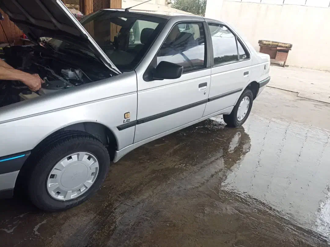 فروش پژو ۴۰۵ نقره ای|خودرو سواری و وانت|قم, تولید دارو و یخچال|دیوار