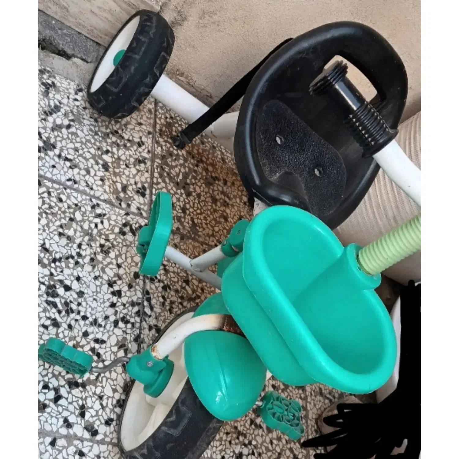 سه چرخه بچگانه|اسباببازی بچه|گنبد کاووس, |دیوار