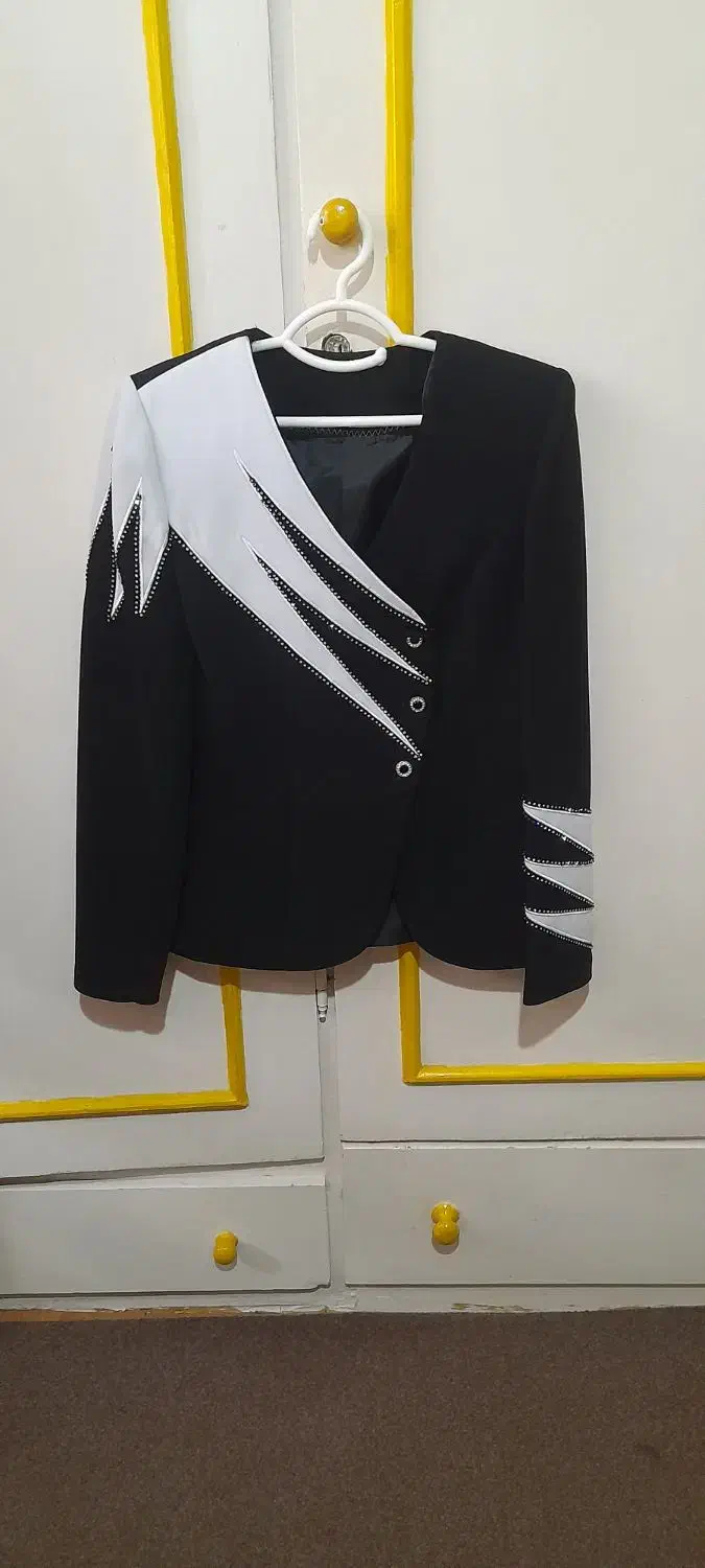 کت ودامن مجلسی|لباس|رشت, استقامت ۲|دیوار