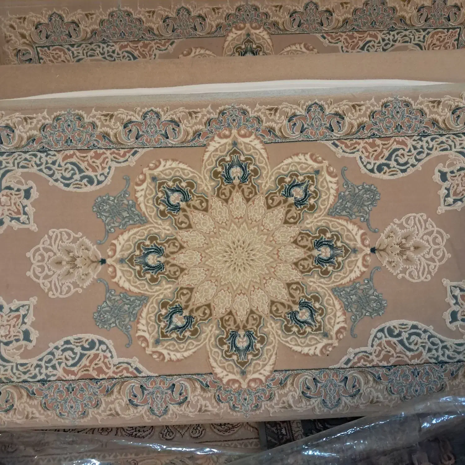 پشتی نویه نو مناسب جهیزیه|پشتی|مشهد, انقلاب|دیوار