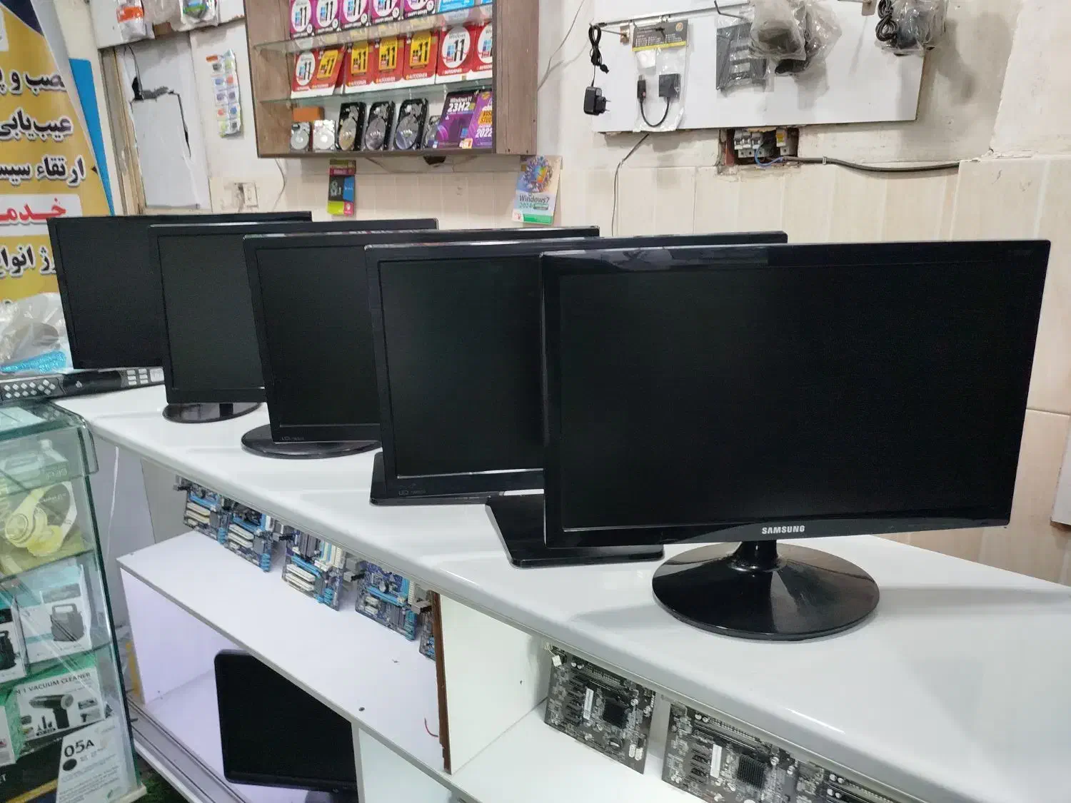 انواع مانیتور ها الجی و سامسونگ|قطعات و لوازم جانبی رایانه|ورامین, خیر آباد|دیوار