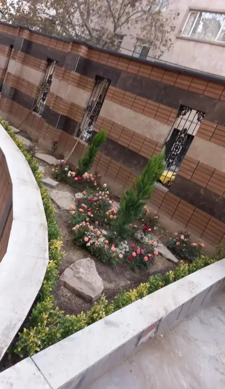 خدمات کلیه باغبانی باغچه کاری هرسکاری گلکاری کاشت|خدمات باغبانی و درختکاری|کرج, عظیمیه|دیوار