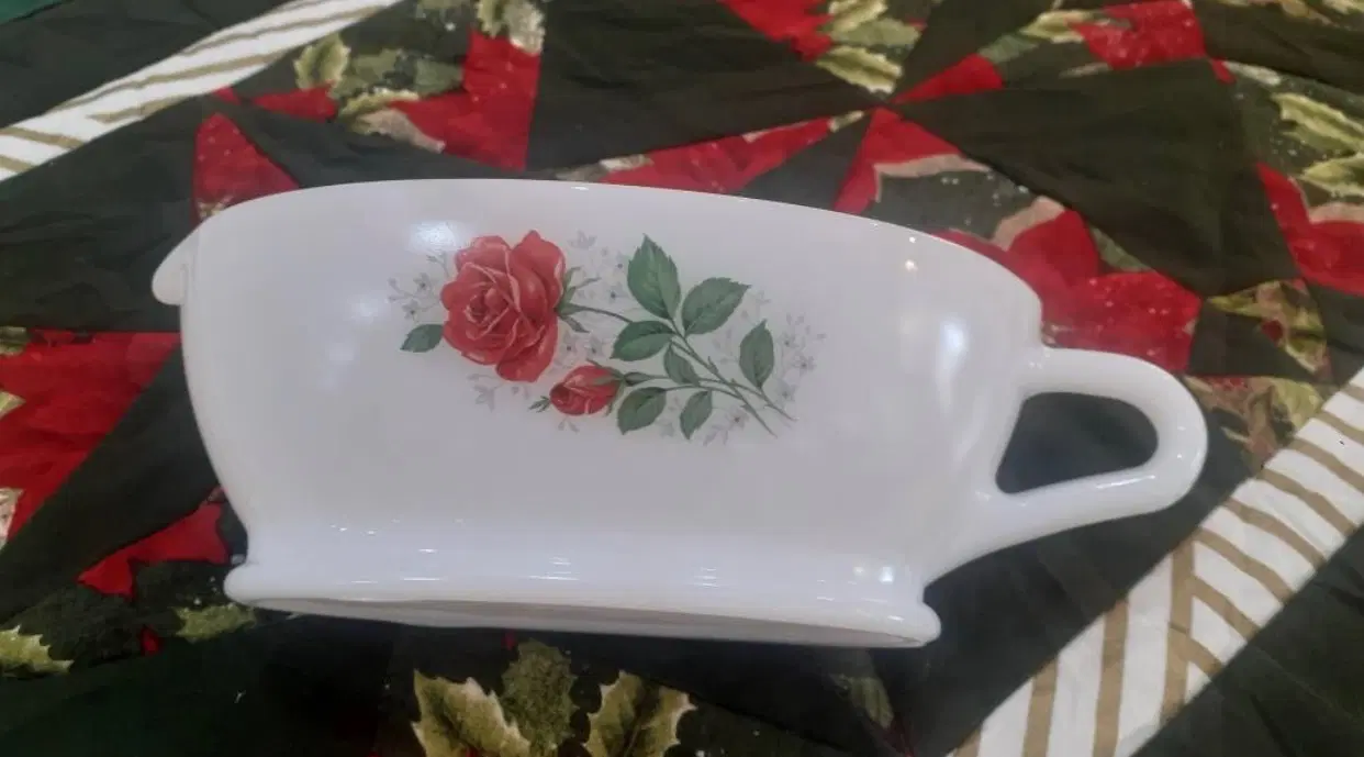 سس خوری گل رز قرمز فرانسه کمیاب|ظروف سرو و پذیرایی|تهران, فلسطین (میدان انقلاب)|دیوار