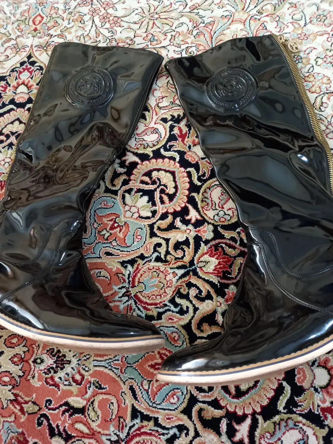 چکمه ورنی برند خارجی|کیف، کفش، کمربند|پرند, فاز ۲|دیوار