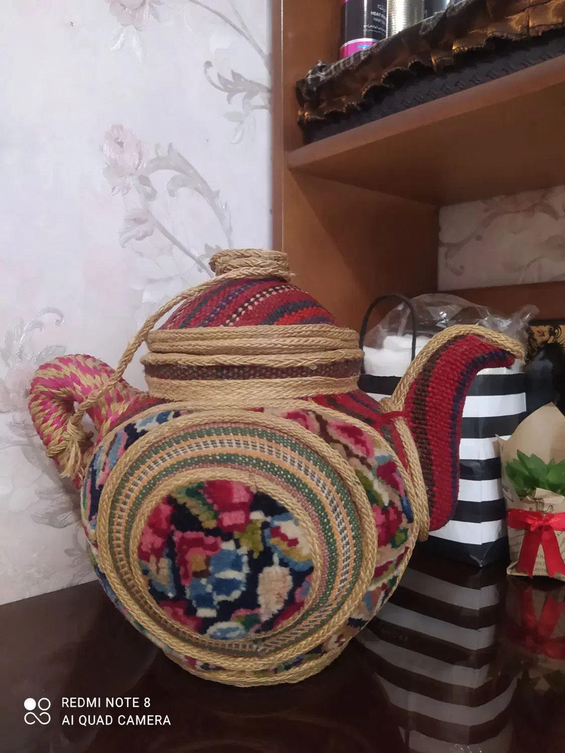 قوری سفالی و  گلیم کارشده و فرش|صنایع دستی و سایر لوازم تزئینی|تهران, خلیج فارس|دیوار