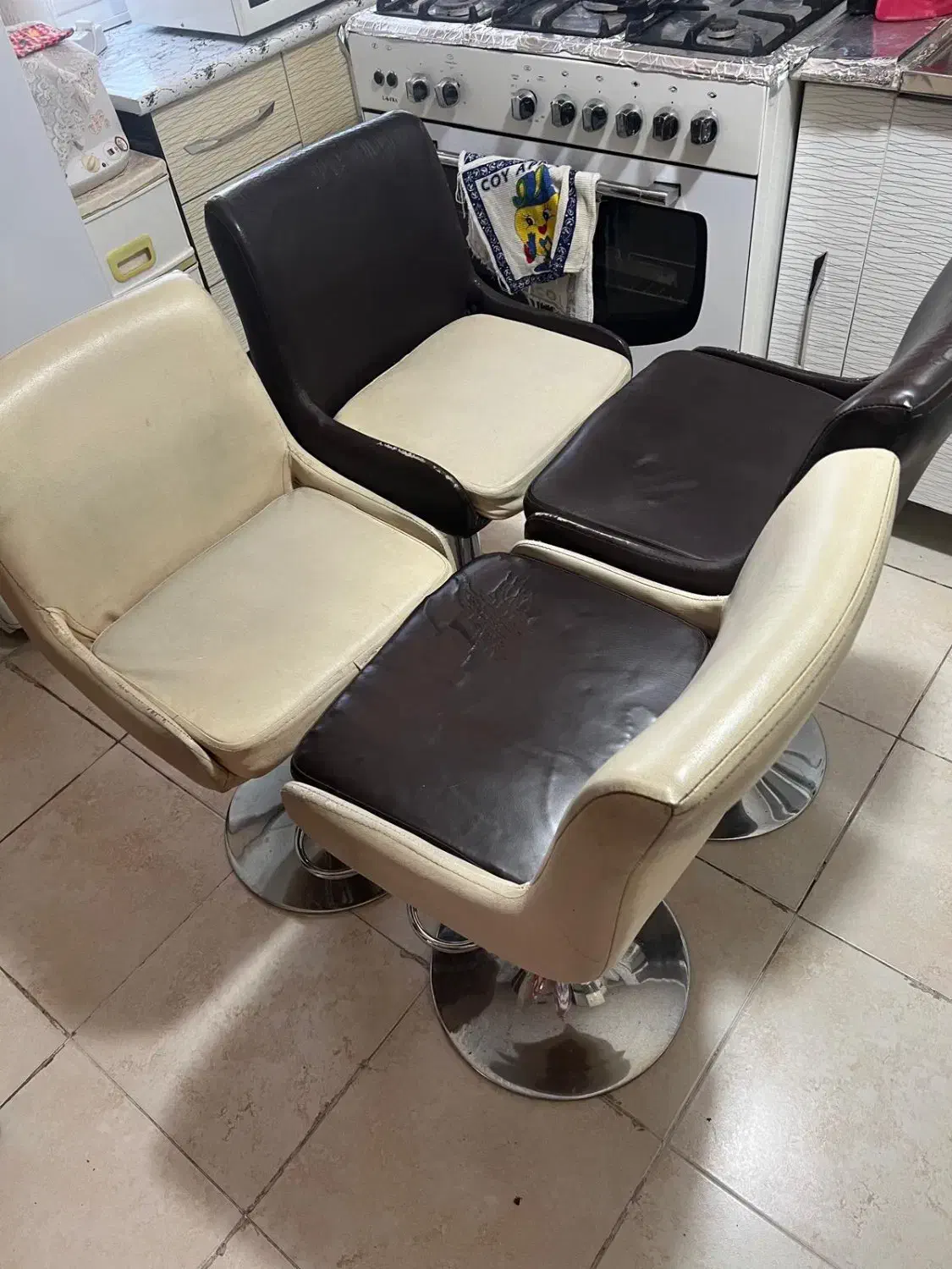 صندلی چرم اپن|صندلی و نیمکت|شیراز, فرهنگ شهر|دیوار