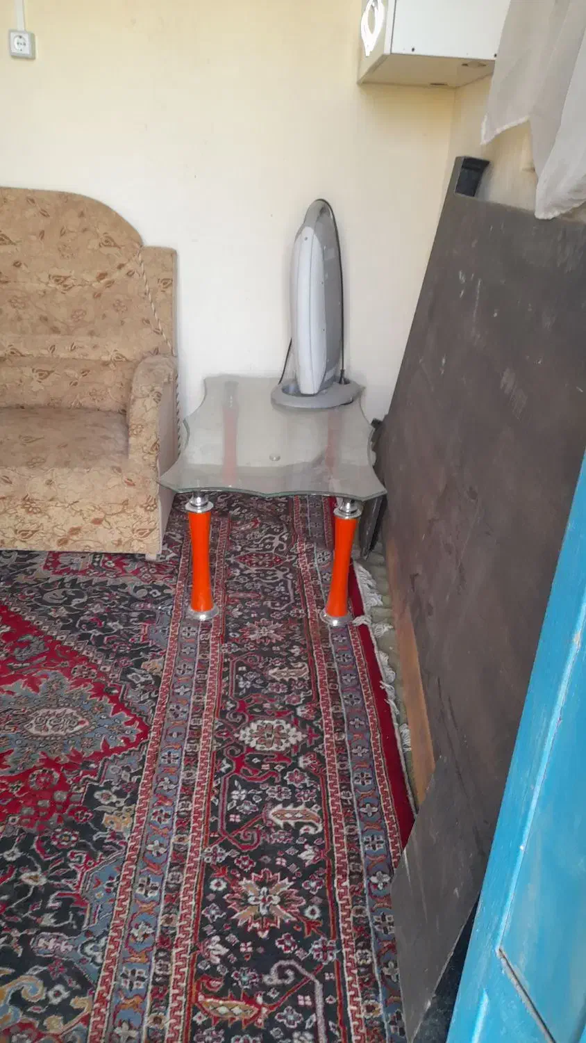میز وسط و سه تا گل میز بزرگ متوسط و کوچک و مبل|حراج|شاهین‌شهر, طالقانی|دیوار