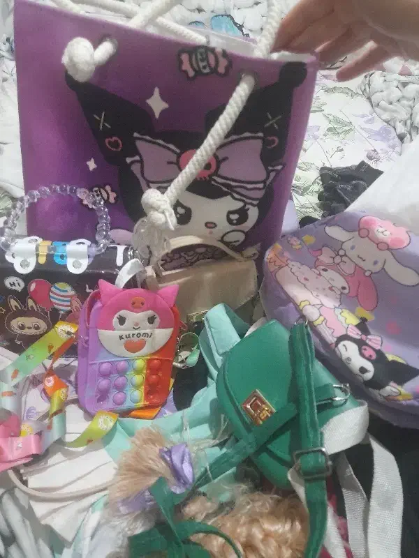 تعدادی لباس|کفش و لباس بچه|رشت, حمیدیان|دیوار