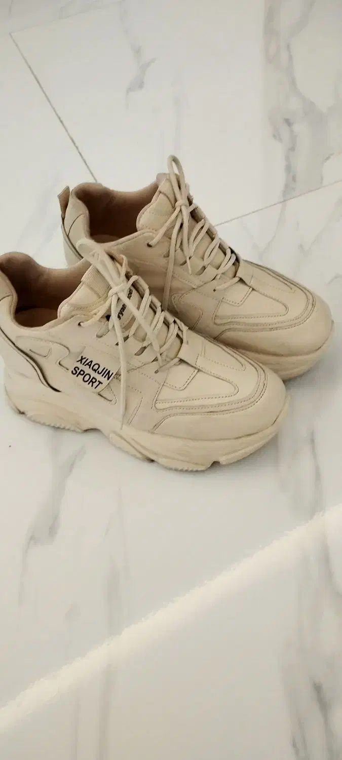 کتونی لژدار سایز ۴۰ فقط یک بار پا خورده|کیف، کفش، کمربند|شفت, |دیوار