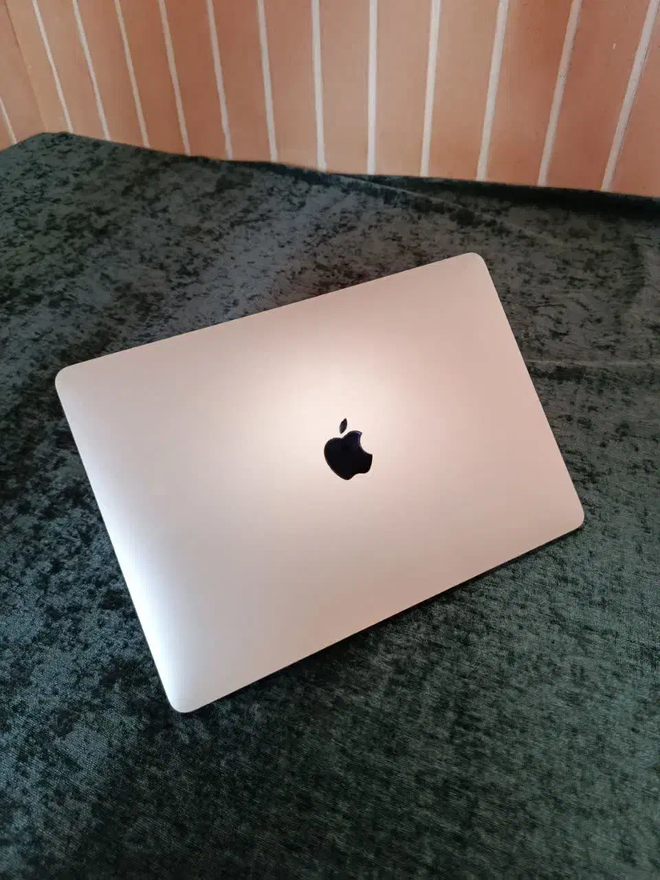 MacBook ari 2020  رم ۸گیگ  حافظه ۵۱۲ ssd نسبتاعجله|رایانه همراه|مشهد, جاهد شهر|دیوار