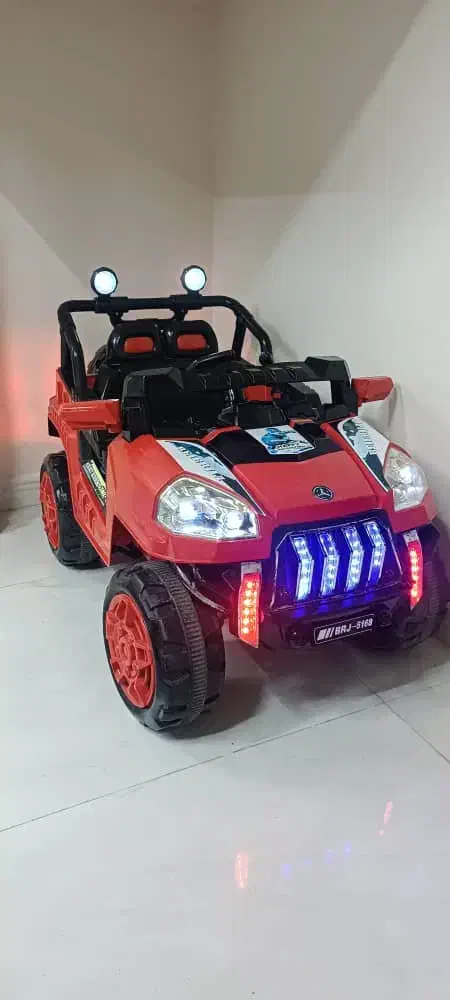 ماشین شارژی|اسباب‌بازی بچه|رشت, چمارسرا|دیوار