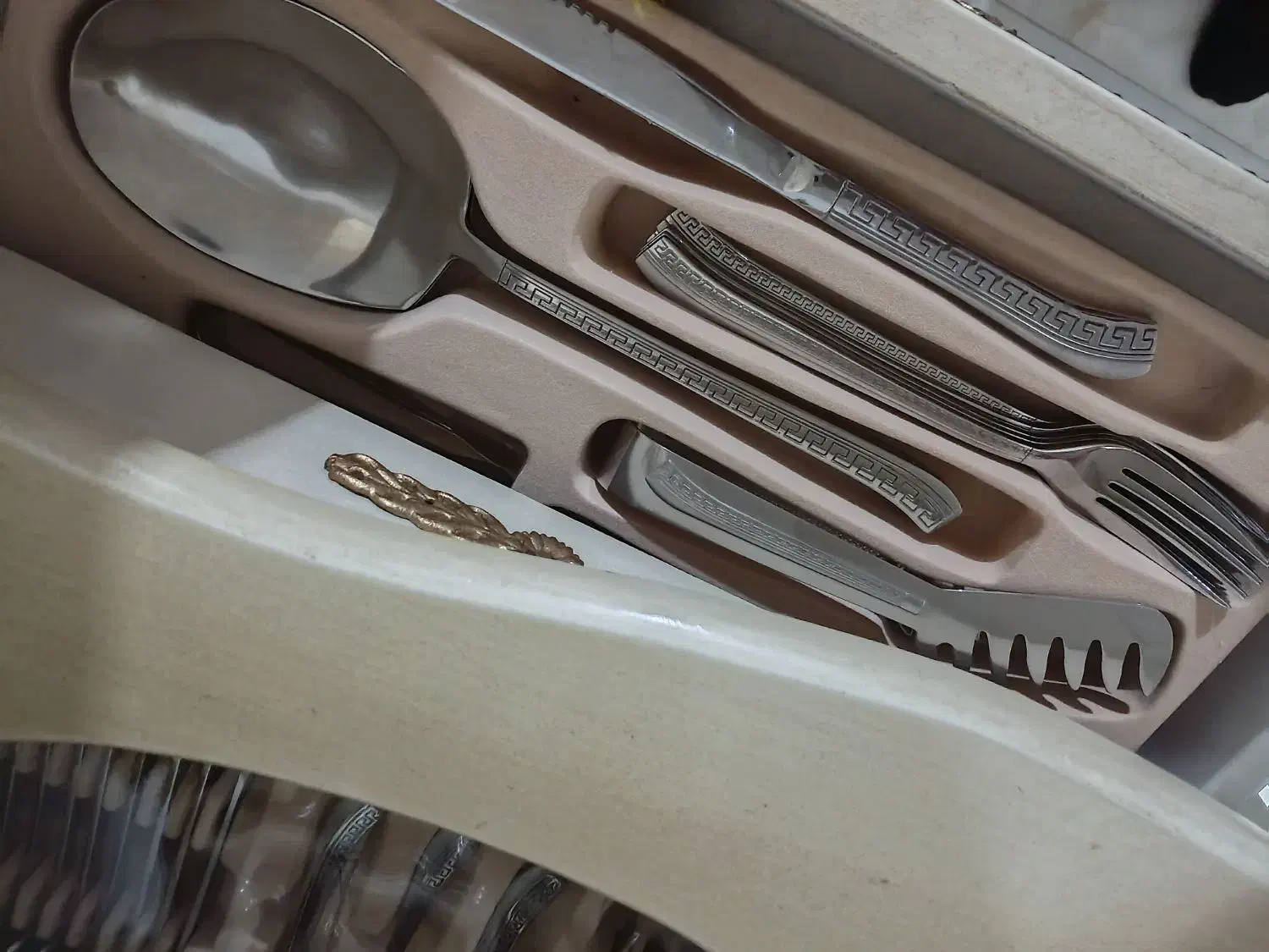 میز قاشق چنگال|میز و صندلی غذاخوری|مشهد, گرجی علیا|دیوار