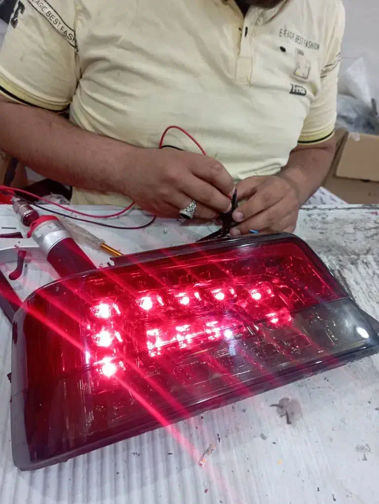 چراغ خطر پژو ۴۰۵ و مانیتور|قطعات یدکی و لوازم جانبی|کرمان, |دیوار