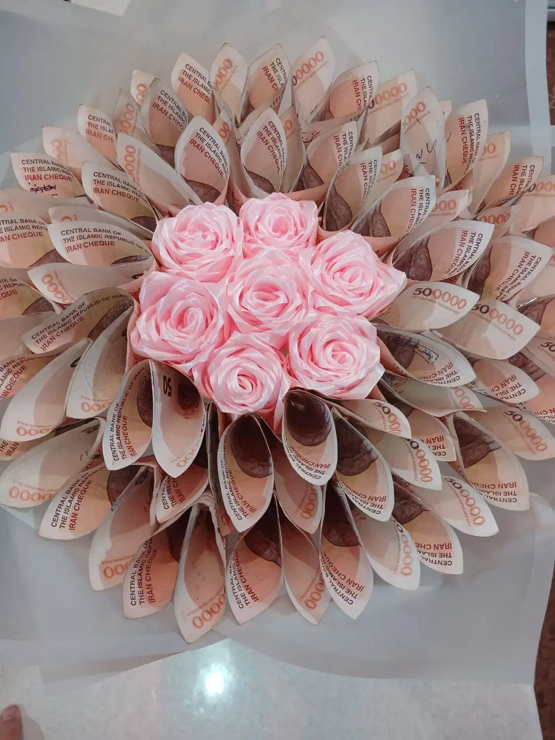 دسته گل ترکیبی گل روبانی و پول|گل مصنوعی|بروجرد, |دیوار