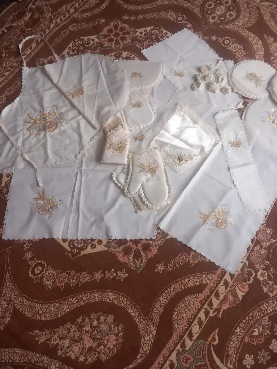 روی پشتی|سفره، حوله، دستمال آشپزخانه|اردبیل, |دیوار