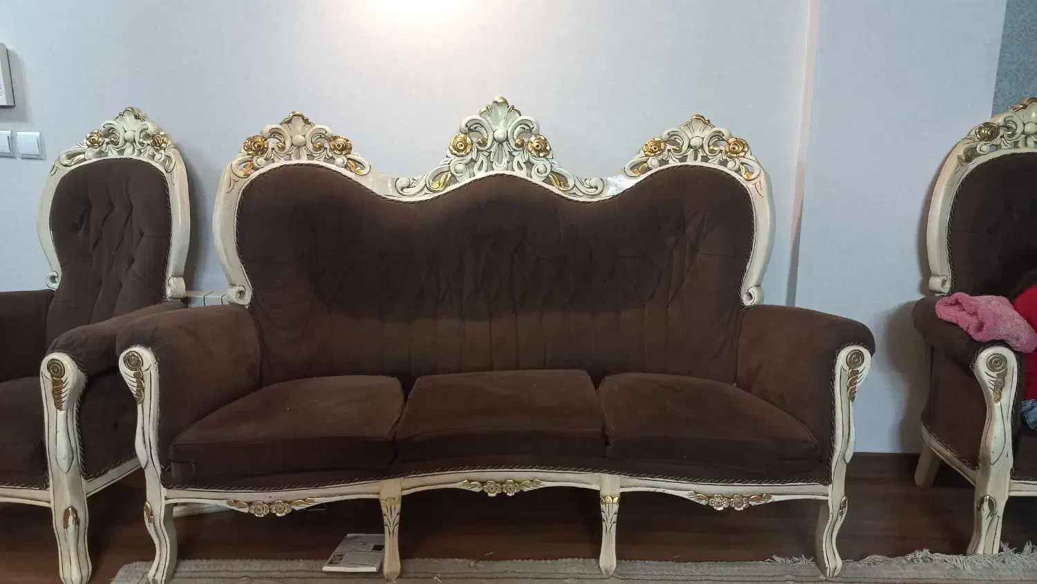 مبلمان ۹ نفره همراه با میز|مبلمان خانگی و میز عسلی|اصفهان, باغ دریاچه|دیوار