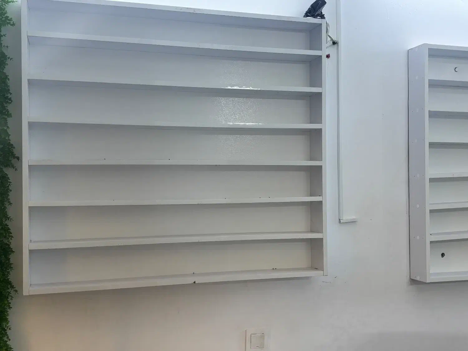 فروش میز ناخن و استند لاک|آرایشگاه و سالن‌های زیبایی|رودهن, |دیوار