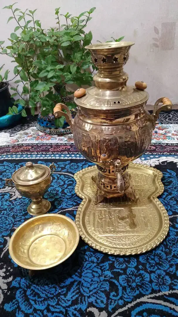 سماور برنجی|کلکسیون اشیاء عتیقه|بروجرد, |دیوار