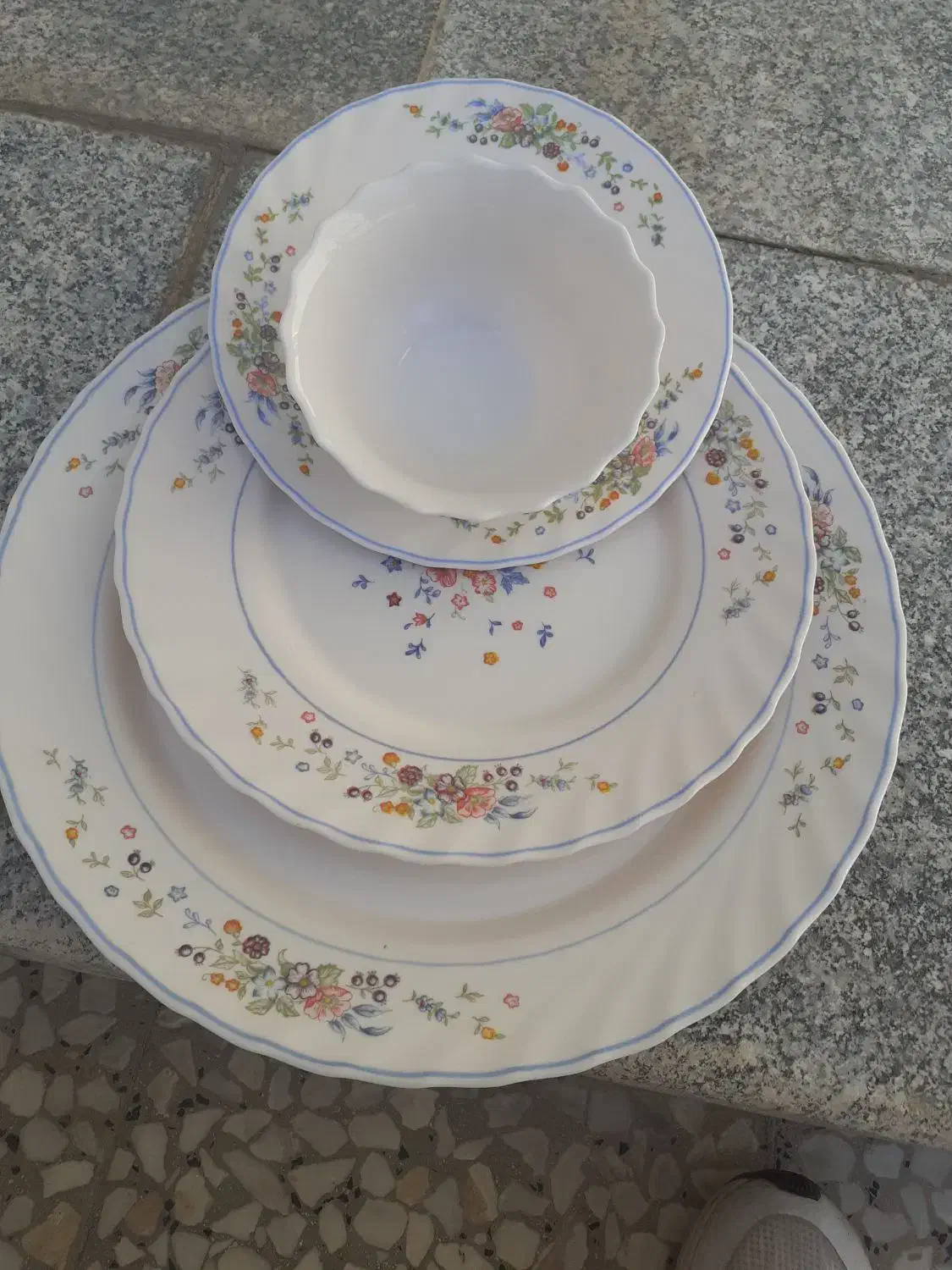 ظروف غدا خوری نو|ظروف سرو و پذیرایی|شاهینشهر, فردوسی|دیوار