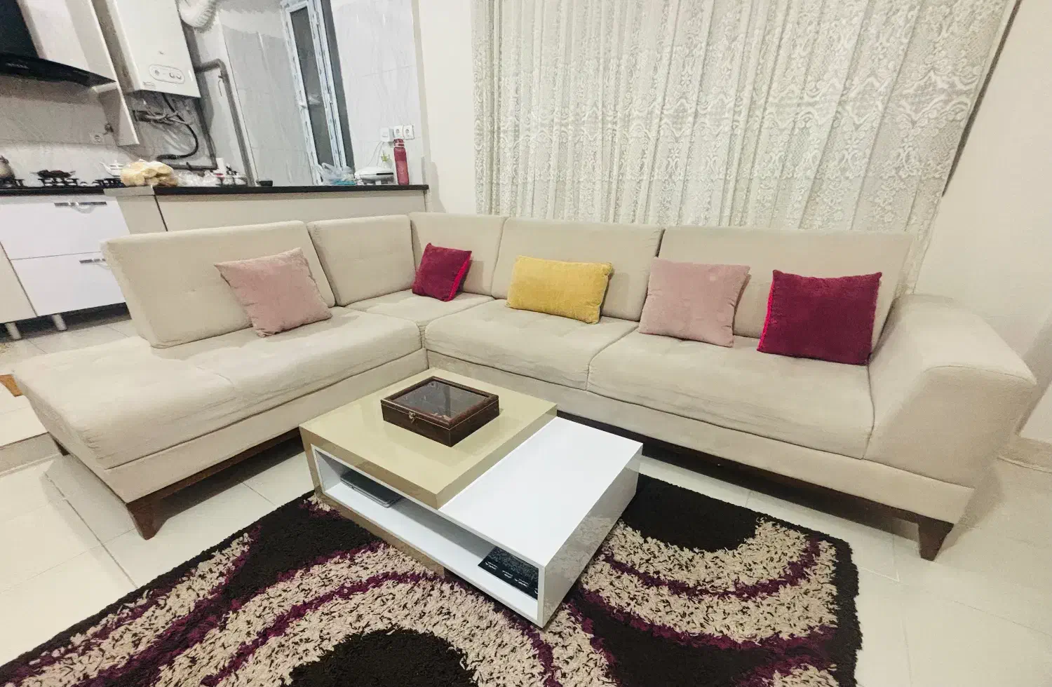 مبل L تمیز و سالم|مبلمان خانگی و میز عسلی|پرند, فاز ۵|دیوار