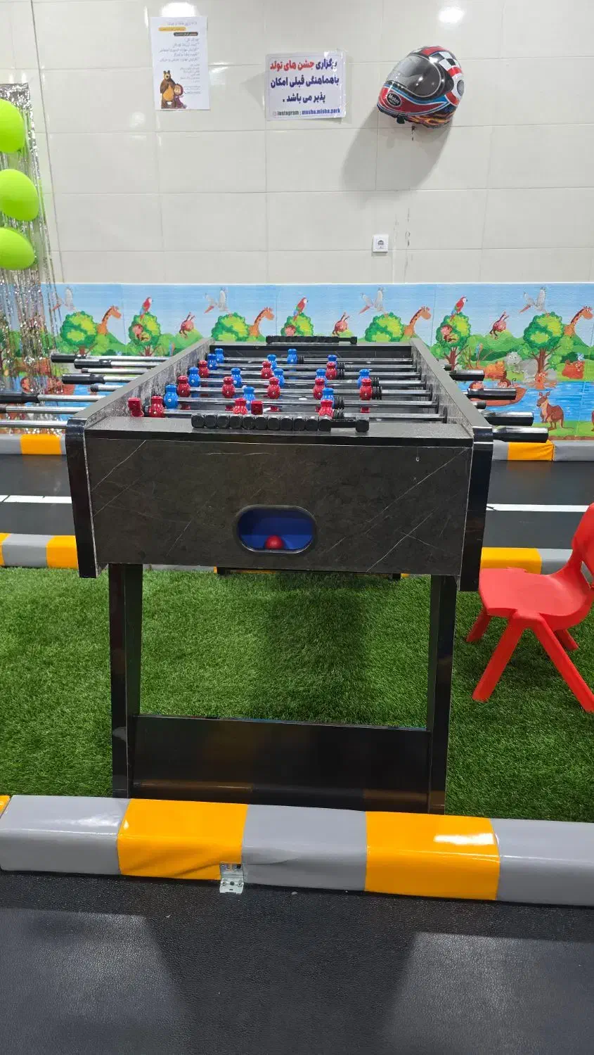 فوتبال دستی پایه دار|ورزشهای توپی|صدرا-فارس, فاز ۱|دیوار