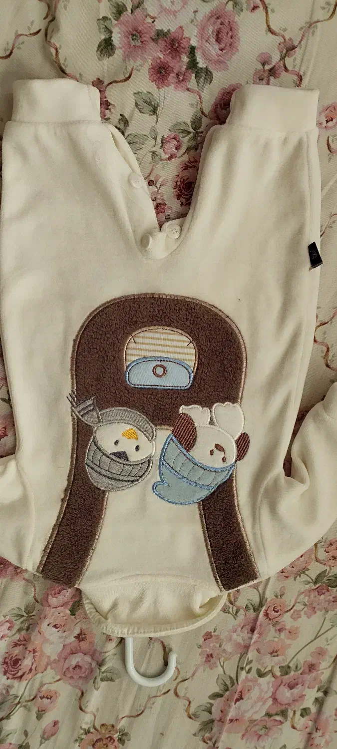 سرهمی|کفش و لباس بچه|آفتاب, |دیوار