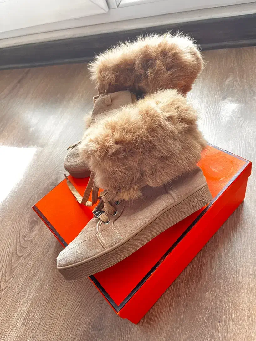 بوت Louise Vuitton جیر / پشمی|کیف، کفش، کمربند|تهران, دریا|دیوار