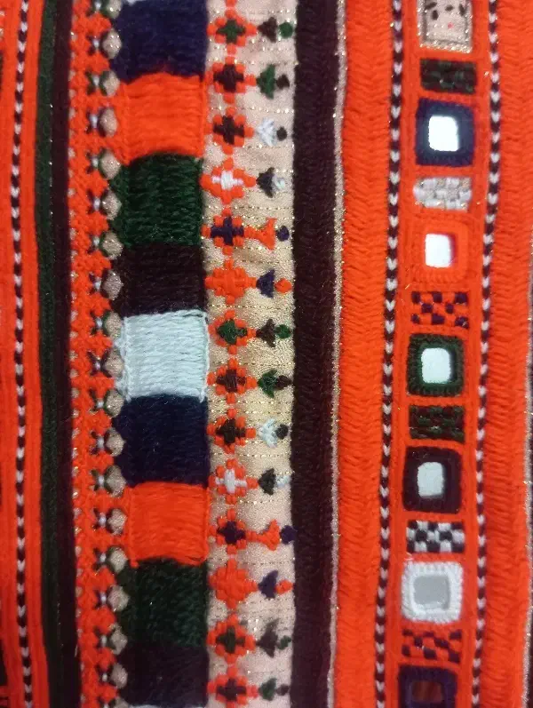 دوزنده هستم|لباس|سراوان, |دیوار