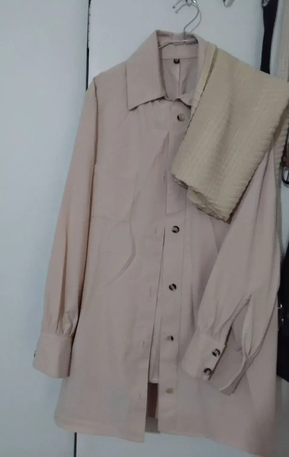 لباس وکفش|لباس|رودهن, |دیوار