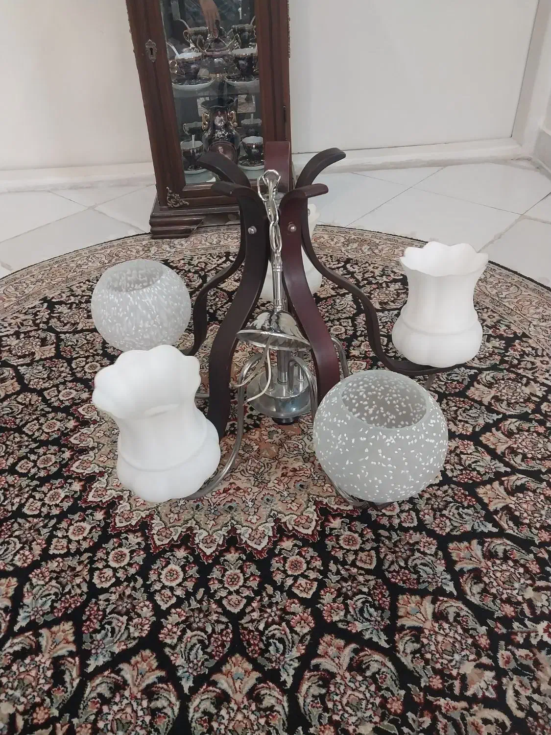 لوستر ۵ شاخه صحیح وسالم در حد نو بدون لامپ|لوستر و چراغ آویز|تهران, جمال‌زاده|دیوار